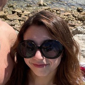 Meet your Posher, Alyssa